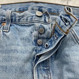 Women’s Levi’s 501 Light Washed Denim Cutoff Jean Shorts Size 32